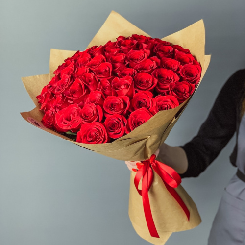 Букет из 51 красной розы 70см  100% наличие. Быстрая доставка цветов круглосуточно в Калуге.