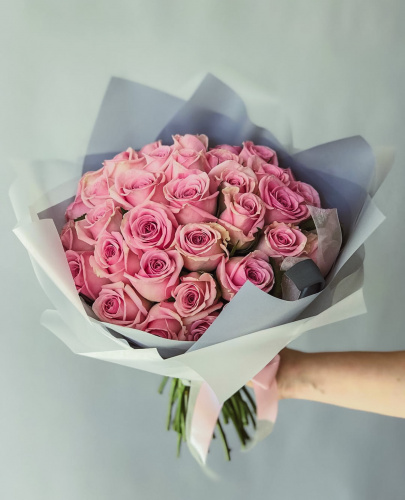 Букет из 31 розы 60см  100% наличие. Быстрая доставка цветов круглосуточно в Калуге.