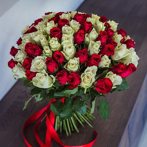 Букет из 101 розы 50 см  100% наличие. Быстрая доставка цветов круглосуточно в Калуге.