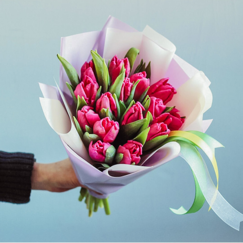 Моно букет из тюльпанов  100% наличие. Быстрая доставка цветов круглосуточно в Калуге.
